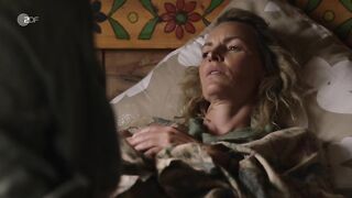 Simone Hanselmann nude - SOKO Kitzbuhel s20e05 (2021) short voyeur scene