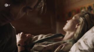 Simone Hanselmann nude - SOKO Kitzbuhel s20e05 (2021) short voyeur scene