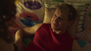 Aimee Lou Wood Not Erotic, Masturbation, Dressed in TV Show 'Sex Education'