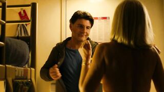 Elisa Servier, Sabine Crossen nude. Bienvenue à bord (2011)