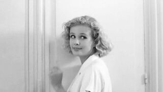 Gunilla Karlzen naked. La salle de bain (1989) Full Nudity Scene