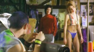 Ana Franic, Jelena Djokic nude lesbian scene. Disi duboko (2004)