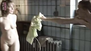 Anna Bruggemann, Sheri Hagen nackte. Baal (2004) full frontal nude scene