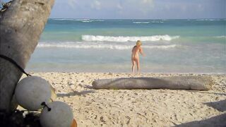 Annette Frier nackte - Lichtblau - Neues Leben Mexiko (2010)Beach Nude Scene