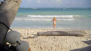 Annette Frier nackte - Lichtblau - Neues Leben Mexiko (2010)Beach Nude Scene