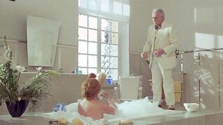 Geraldine Danon topless, Jeanne Moreau - La vieille qui marchait dans la mer (1991) Nudity movie scenes