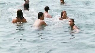Julia Minguet, Marianne Dupont, etc - Jeux de plage (1995) full nudity movie scenes