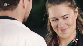 Henrike Hahn sexy - Bettys Diagnose s11e01 (2024)