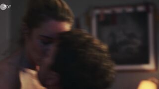 Henrike Hahn sexy - Bettys Diagnose s11e01 (2024)