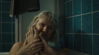 Aenne Schwarz nude. Alle die Du bist (2024)