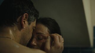 Aenne Schwarz nude. Alle die Du bist (2024)