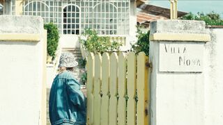 Agnès Croutelle sexy, Alice Taglioni, Stéfi Celma. Hot Kiss Scene. Nice Girls (2024)