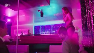 Pauline Angert topless, Susan Lemken - Überväter (2024) Strip Movie scene