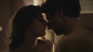 Seyneb Saleh nude sex scene. Was von der Liebe bleibt (2023) Nackte Schauspielerin Bühne