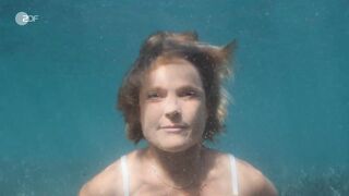 Karoline Eichhorn hot - Ein Sommer an der Côte d'Azur (2024) underwater sexy actress