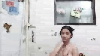 Erotika Indo Gadis Cantik SMP Lagi Mandi-Bokep Solo