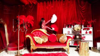 Amateur Naked on Stage Performance Nude Art