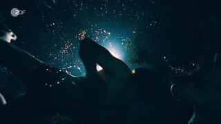 Brigitte Zeh sexy - Dr. Nice s03e01 (2025)