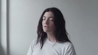 Nude Music Clip. Lorde - Man of the Year (2025)
