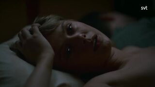Frida Gustavsson nude. Flashing Tits Scene. Trolosa s01e02 (2025)