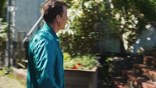 Josefine Preub, Leonie Parusel nude. Lesbian Scenes. Dr. Nice (2025)