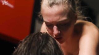 Lilly Krug, Hannah Schiller, Sonja Gerhardt hot sex scene and bikini. Club der Dinosaurier (2025) Season 01