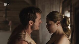 Sophie Melbinger, Mitsou Jung hot - Inga Lindstrom  (2025)