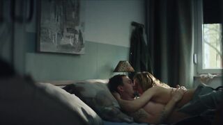 Katharina Schuttler nackte. A better Place (2025) TV Show sex scene