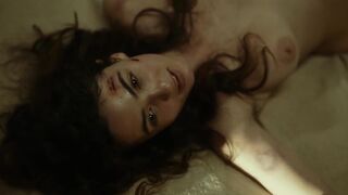 Tecla Insolia naked, Alma Noce nude. Nudity, Sex Scenes and Lesbian Episode. L'arte della gioia (2025) French TV Show HD