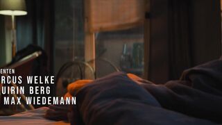 Janina Uhse nude, Alfonsina Bencosme - Spieleabend (2024) Sex Scene