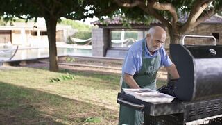 Claudia Bacos hot - On aurait du aller en Grece (2024) Bikini (no nudity)