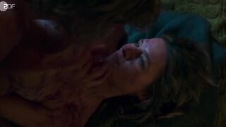 Svenja Jung nackt, Martina Schone-Radunski nude. Dity Sex Scene - Sterben fur Beginner (2024)