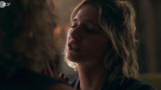 Svenja Jung nackt, Martina Schone-Radunski nude. Dity Sex Scene - Sterben fur Beginner (2024)