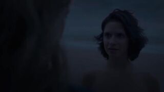 Daphne Patakia nude, Nadia Tereszkiewicz hot - Belladone (2025)