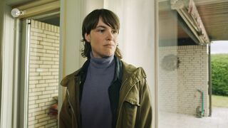 Victoria Schulz nude, Ruth Reinecke nackte. Fossil (2023) Bathroom scene and Elderly Masturbation