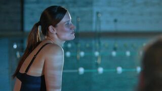 Danica Curcic topless un the shower. Sirin (2023)