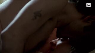 Valentina Lodovini nude - La giusta distanza (2007) Voyeur and Sex Scenes