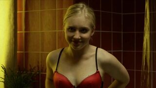 Elisa Schlott hot - Finn und der Weg zum Himmel (2012)