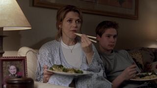 Odessa Munroe, A.J. Cook topless - Final Destination 2 (2003)