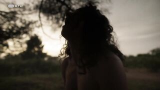 Sara Mercier nude, Leonor Vasconcelos naked - Finisterra (2025) Season 01