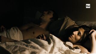 Evita Ciri nude - Il venditore di medicine (2013) Sex Scenes