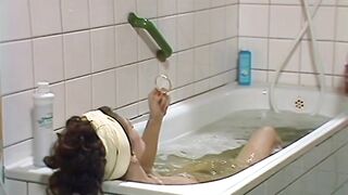 Claudia Wenzel naked. Short Scene in the Bathroom. Klein, aber Charlotte (1990)