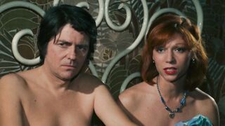 Sylvia Kristel nude, Myriam Mezieres topless- Un linceul n'a pas de poches (1974)
