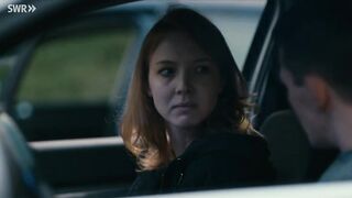 Magdalena Laubisch nackt - Die Nichte des Polizisten (2025) German Sex Scene