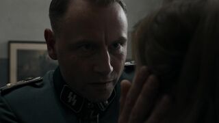 Elisa Schlott nude, Alma Hasun sexy - Die Vorkosterinnen (2025) Sex and Nudity  Underwater Scenes