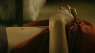 Aria Bedmar nude, Maria Marnez hot - La Huella del Mal (2025) Sex Scene