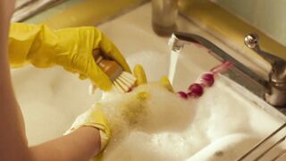 Aubrey Plaza nude, Margaret Qualley nude. Celebrities Lesbian Scenes. Honey Don_t (2025)