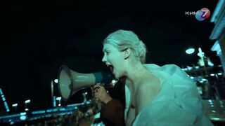 Tina Stojilkovic topless - Mittelmarsch (2022)