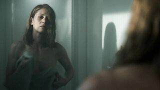 Katharina Schlothauer nackt - In falschen Handen (2022)