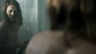 Katharina Schlothauer nackt - In falschen Handen (2022)